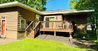 Cozy 2-bedroom house in Lake Hallie - Between Chippewa Falls and Eau Claire