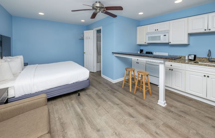 Commander Beach House Hotel