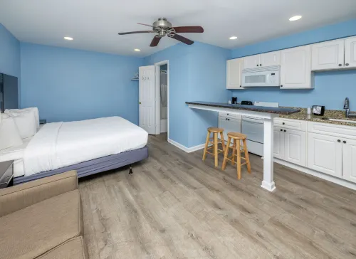 Commander Beach House Hotel