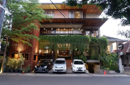 Triple Seven Bed and Breakfast Hotels near Husein Sastranegara Airport