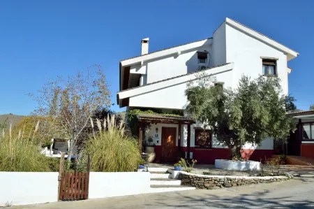 Hotel Finca Aldabra Отели в г. Кентар