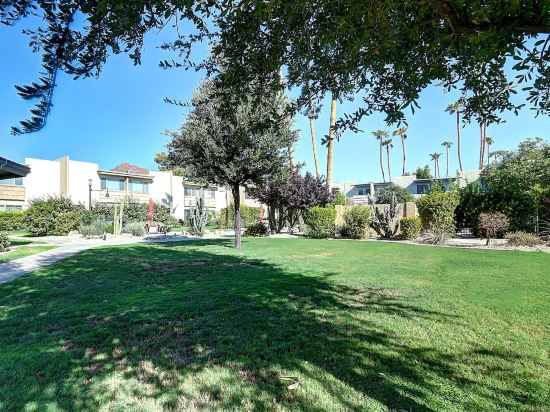 Unbeatable Old Town Location! Modern and Classy!