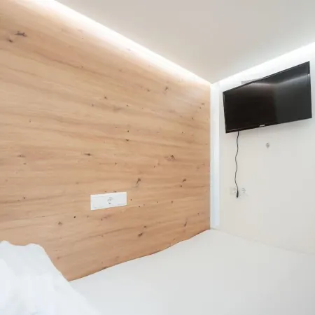 Robin Wood Apartment Отели рядом с достопримечательностью «Императорская усыпальница»