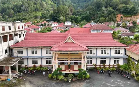 Mahkota Sutis Hotel Отели в г. Dusun Baru Semurup