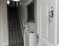 2 Bed House - Sleeps 4 - Garden Parking Wifi - Kitchens