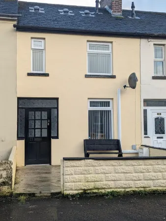 Fantastic Location to Ebrington Sq and City Centre