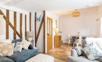 Windsor Cottage - Bolthole in the Heart of CN!