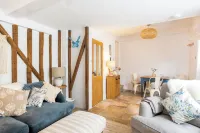 Windsor Cottage - Bolthole in the Heart of CN! Hotels in Great Tew