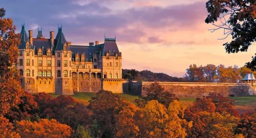 Luxe Retreat with Panoramic Views, Hot Tub & Sauna, mins to Hatley Point