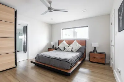 Charming House near MedCenter, NRG, Galleria, Downtown - 3 bedroom& 2 bathroom Hotels near iBurn