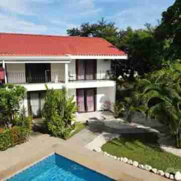 2-Bd Unit with Pool, 2 Blocks from Beach Fitness & Recreational Facilities