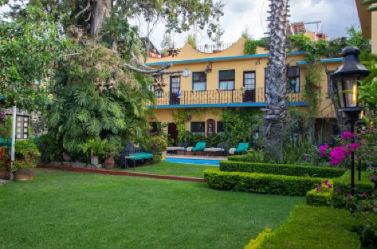 哈森達代拉斯弗洛雷斯酒店