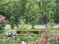 Jardins Haute Couture Hotels in Bourgueil