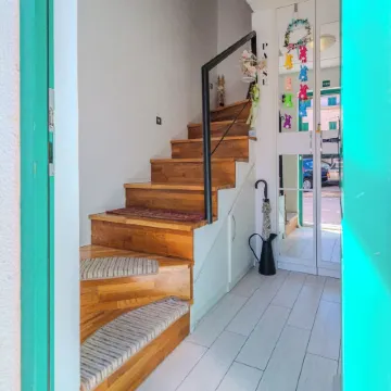 Central Split Rooms and Apartments Paese