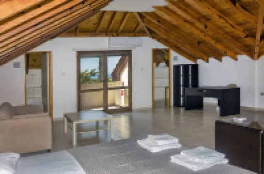 Incredible Large Villa In Paphos sleeps 14 Children Pool, Jacuzzi, Huge Garden