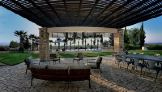 Incredible Large Villa In Paphos sleeps 14 Children Pool, Jacuzzi, Huge Garden