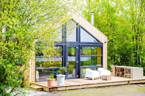 Waterlodge Tomke in Nes Hotels in Terherne