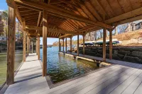 The Grand on Greenbay-7 Bedrooms Sleeps 20 Modern New Build