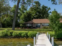 Lake House Hotels in Delavan