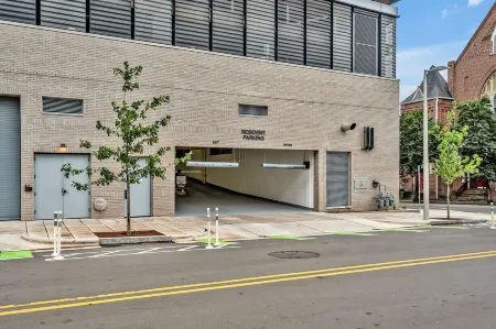 High-Rise Apt Raleigh Free Parking & Sunset View 1