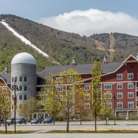 41 Summit Condo Near Mountain Shuttle by RedAwning