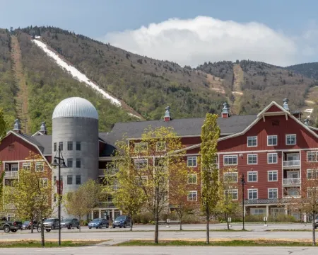 41 Summit Condo Near Mountain Shuttle by RedAwning Hotels in Warren