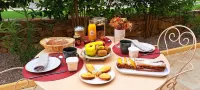 Le MAS CLEMENTINE Hotels in Montady