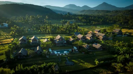 Sanak Retreat Bali Отели рядом с достопримечательностью «GKII BUKIT KALVARI BANYUSERI»