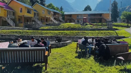 Hotel Village Inn Naran