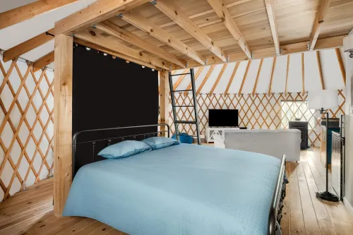 Riverside Haven - Hot Tub, WiFi, Grill, Stylish Yurt Hotels in Hardy County