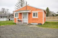 Ocean Spray Resort Cottage 6 by Grayland Beach Hotels in Grayland