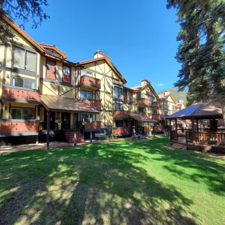 Auslander Condominiums