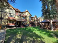 Auslander Condominiums Hotels in Red River