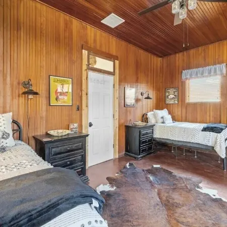 China Mary Inn: "Doc Holliday Suite" Charming 2-bedroom in heart of Tombstone