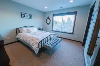 4 Bed, 3 Bath Riverfront Guesthouse, Mountain & River Views! Near Chelan