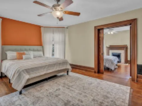 Spacious 5-bedroom house with parking and everything you need in charming Elyria Hotels in Elyria