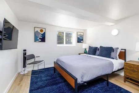 The Allentown-Cozy Modern 6bd/3ba near Airport and Downtown