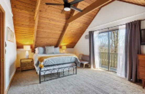 Woodland Cottage - Stunning Views - Wine Country - 20 mins to Downtown