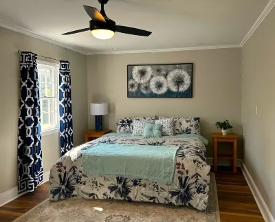 Charming 3-bedroom cottage in Fayetteville with AC, WiFi