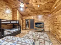 La Mansion on the Frio - Pickleball Court, Pool Hotels in Concan