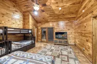 La Mansion on The Frio - Pet Friendly