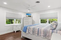 Beach Bungalow w/ Private Beach Access   1 BD, 2 BA, Dogs Welcome, Quiet