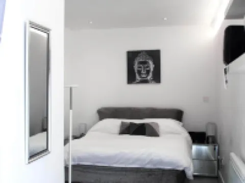 1 Bed Studio - Sleeps 2 - Smoking - Parking - Wifi Hotels in Uxbridge