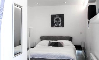 Beautiful 1-Bed Studio in Uxbridge London