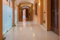 Royal Central Room Hotels near Piazza Maggiore