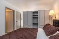 1 min. walk to slopes!Mountain view! Steps to ski lift/gondola, shops & dining!