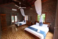 Pham Gia Homestay Ecogarden Hotels in Gia Vuong
