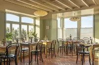 Fort Road Hotel