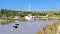 The Rose - 37ft Lakeside Yacht with Hot Tub - Homestays