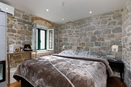Luxury Authentic Studio Split Old-Town Отели в г. Сплит